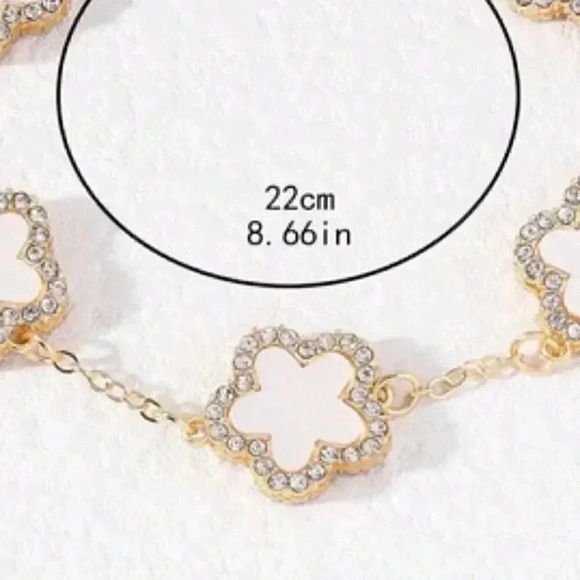 Elegant  Five-Leaf Clover Cubic Zirconia bracelet - Picture 2 of 4